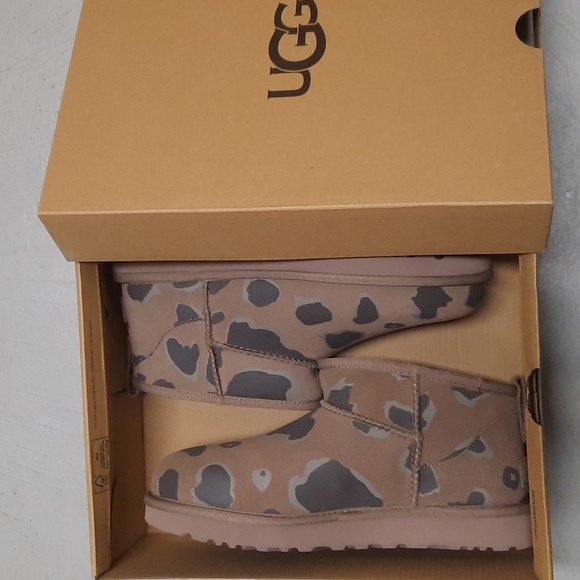 UGG Womens Classic Ultra Mini Super Trendy Print Size 7 - Picture 6 of 10